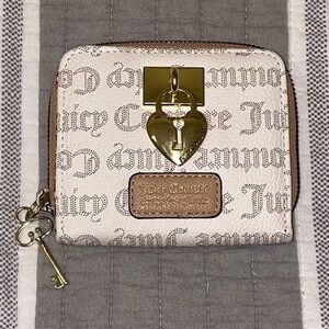 Juicy Couture Gothic Logo Bifold Wallet – Under Lock & Key Heart Charm White/Tan